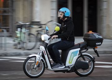Las empresas de motos compartidas piden más licencias en Barcelona Las empresas de motos compartidas piden más licencias en Barcelona