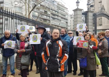 Los vecinos de Retiro recogen más de 35.000 firmas en contra del parking de Almeida Los vecinos de Retiro recogen más de 35.000 firmas en contra del parking de Almeida