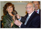 Ayala recoge el premio Antonio de Sancha rodeado de sus amigos