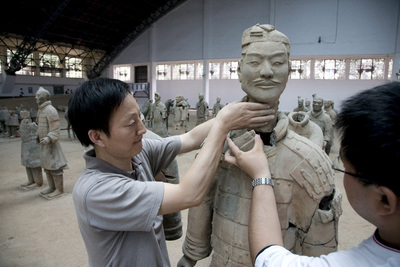 FOTOGALERIA: Arqueólogos chinos trabajan en la reconstrucción de uno de los Guerreros de Xian