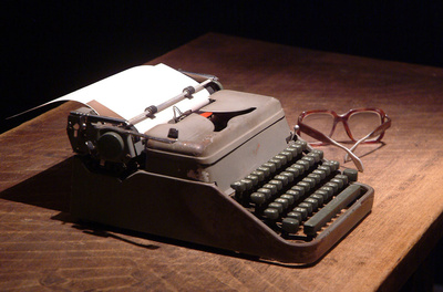 FOTOGALERIA: Las gafas y la maquina de escribir