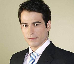Alejandro Tous es uno de los actores que podrían interpretar a Julio Iglesias. Alejandro Tous es uno de los actores que podrían interpretar a Julio Iglesias.