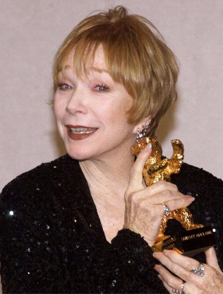 La actriz Shirley MacLaine se muda a 'Downton Abbey'