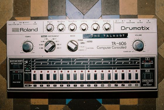 Una Roland TR-606, usada por John Talabot.
