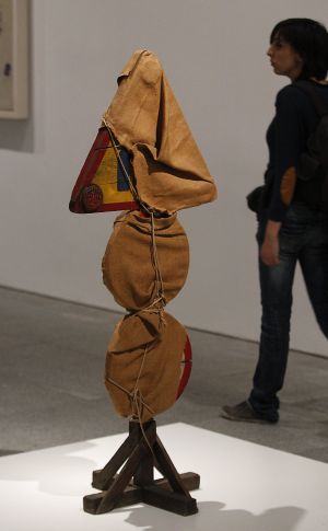 'Señal de tráfico empaquetada', de Christo