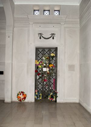 Entrada del mausoleo de Elvis en Memphis