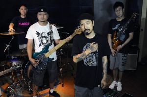 El grupo CmCb, en su local de ensayo