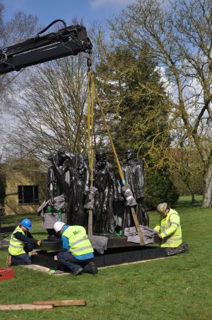 Instalación de 'Monumento a los burgueses de Calais' (1889), de Rodin.