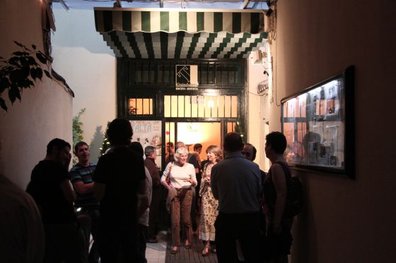 Entrada del teatro Guindalera.
