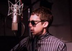 Miles Kane se viste para brillar