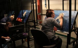 Los pintores de 'Loving Vincent' entrenando para conseguir evocar el inconfundible uso del color y la pincelada de Van Gogh.