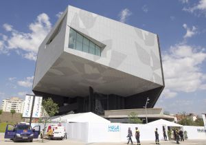 Uno de los cubos del CaixaForum Zaragoza.