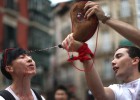 La marea blanca y roja de Pamplona