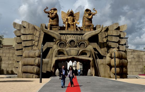 Visitantes en la inauguración del parque temático Cinecittà World.