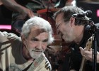 Ni muerto Cale se separa de Clapton