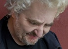 ¿Adónde mira Daniel Johnston?