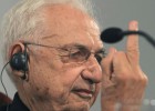 Frank Gehry dedica una ‘peineta’ a les crítiques a la seva obra