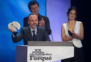 El actor Javier Gutiérrez recibe el premio al mejor actor por 'La Isla mínima'