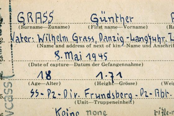 Ficha de filiación de Günter Grass a las Waffen SS en mayo de 1945. Ficha de filiación de Günter Grass a las Waffen SS en mayo de 1945.