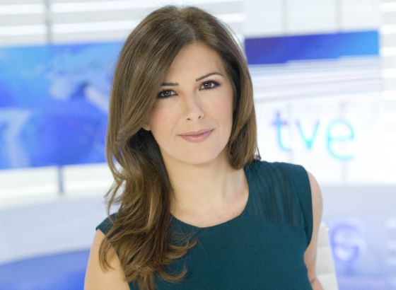 Lara Siscar canal 24h se corta el pelo