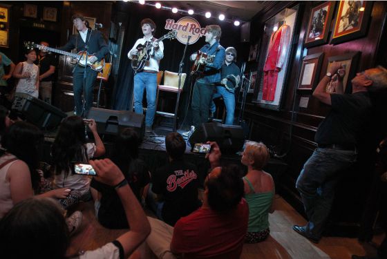 The Bootleg Beatles en una actuación privada antes de su concierto en Madrid y Barcelona.