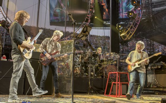 Desde la izquierda, Trey Anastasio, Phil Lesh, Mickey Hart y Bob Weir de Grateful Dead durante el concierto.