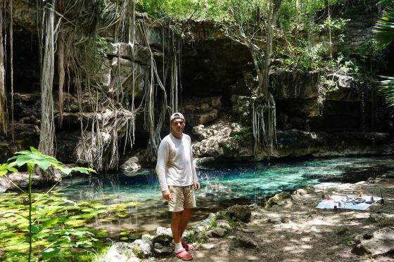 Dos tipos de aventureros en medio de la jungla