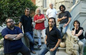Reunión de directores españoles en 2004. De izquierda a derecha, Álex de la Iglesia, Mariano Barroso, Montxo Armendáriz, Manolo Matji, Fernando León de Aranoa, Patricia Ferreira y Alejandro Amenabar en el centro.