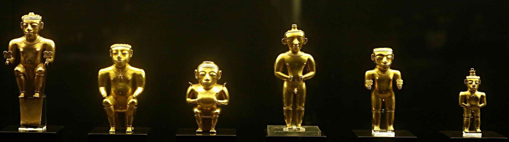 Seis das 122 peças do tesouro quimbaya, presenteado pelo governo colombiano à Espanha e exposto atualmente no Museu da América, em Madri. Seis das 122 peças do tesouro quimbaya, presenteado pelo governo colombiano à Espanha e exposto atualmente no Museu da América, em Madri.