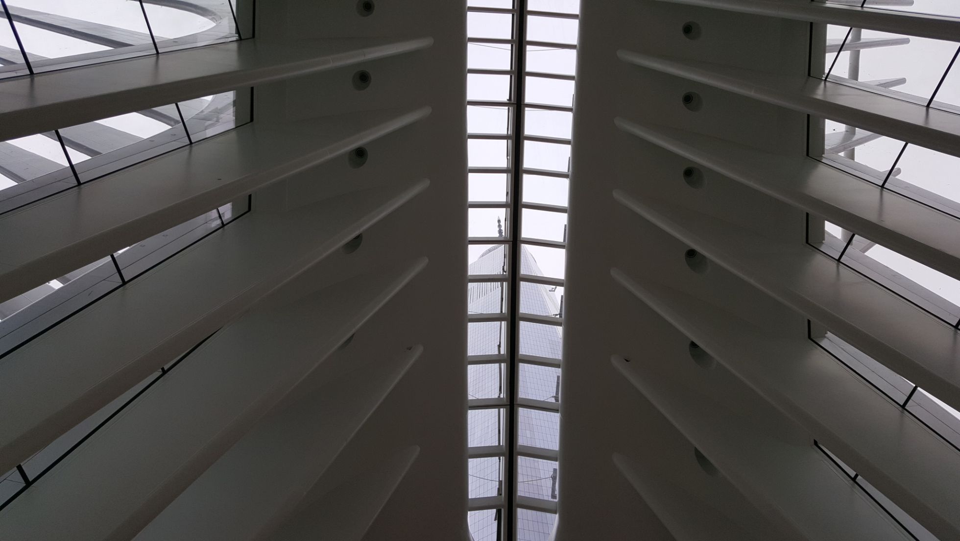 La estrutura está alineada con la Torre Uno del WTC La estrutura está alineada con la Torre Uno del WTC