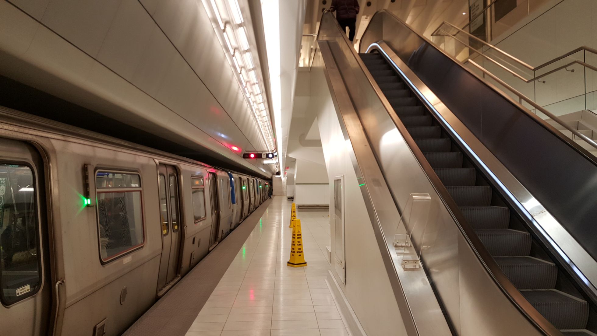 Uno de los cuatro andenes de la estación en el WTC Uno de los cuatro andenes de la estación en el WTC