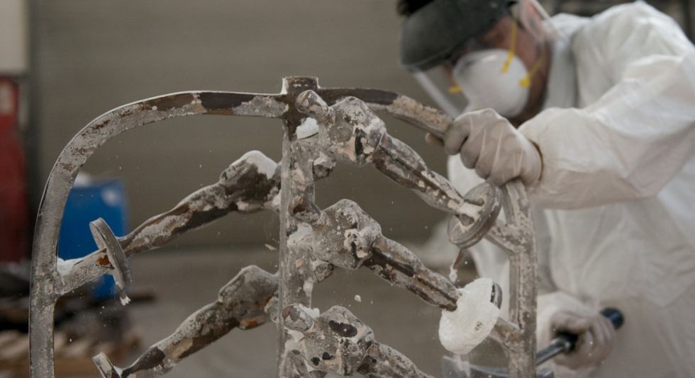 Parte do processo de criação das estatuetas.