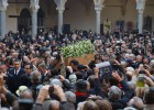 Un funeral laico y multitudinario despide a Umberto Eco