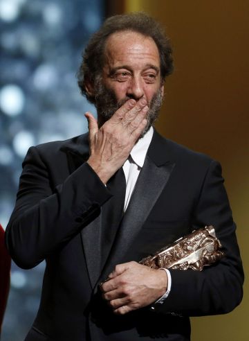 El actor Vincent Lindon al recibor su César como mejor intérprete.