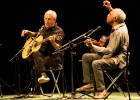 Dos amigos sobre el escenario