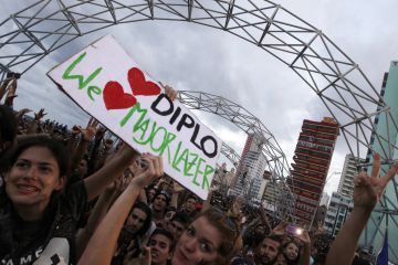 Asistentes al concierto Major Lazer en La Habana.