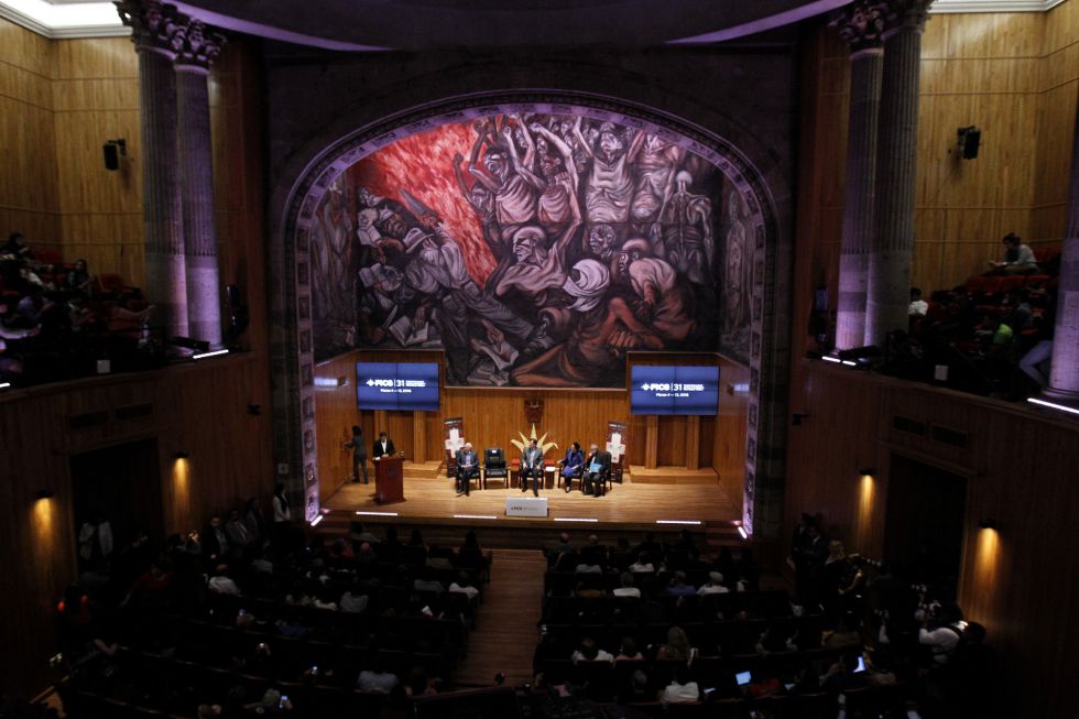 El paraninfo de la Universidad de Guadalajara con murales de Orozco. El paraninfo de la Universidad de Guadalajara con murales de Orozco.