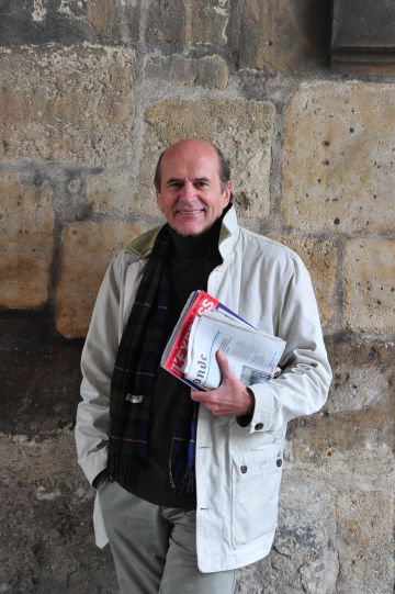 El periodista y escritor Gilbert Grellet, en París.