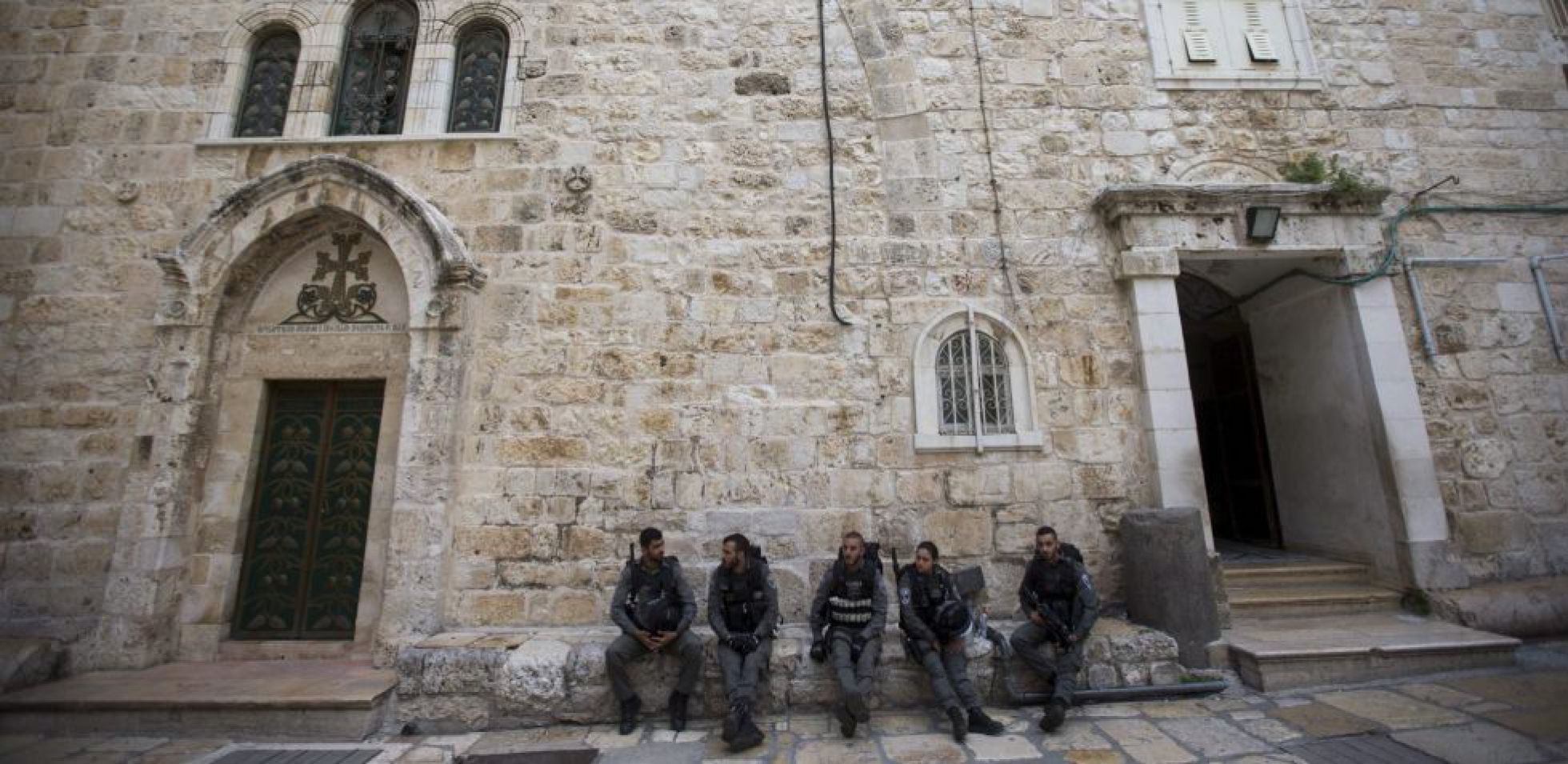 Entrada de la iglesia del Santo Sepulcro en Jerusalén. Entrada de la iglesia del Santo Sepulcro en Jerusalén.