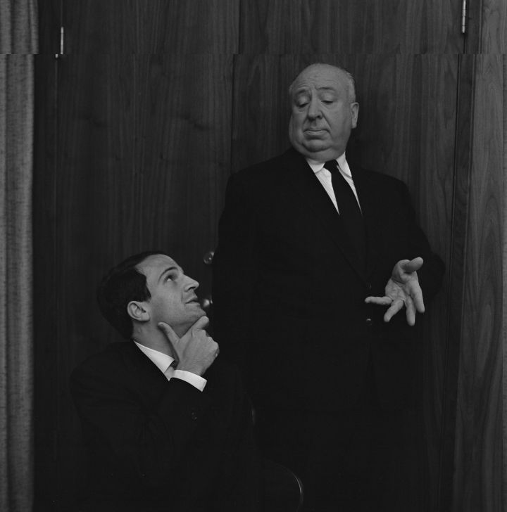 Truffaut y Hitchcock, en la sesión de fotos que hicieron tras la entrevista de seis días en 1962, retratados por Philippe Halsman. Truffaut y Hitchcock, en la sesión de fotos que hicieron tras la entrevista de seis días en 1962, retratados por Philippe Halsman.