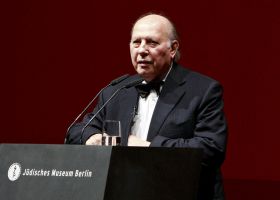 Muere el Nobel de Literatura húngaro Imre Kertész a los 86 años