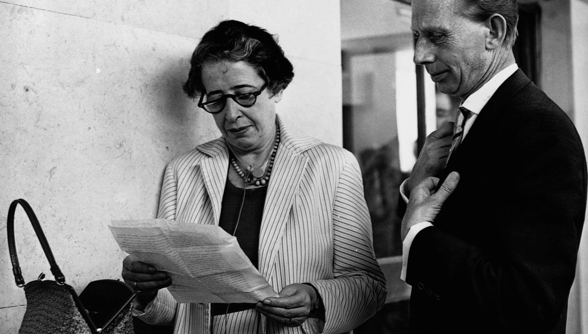 Arendt, en el juicio a Adolff Eichmann en 1960. Arendt, en el juicio a Adolff Eichmann en 1960.