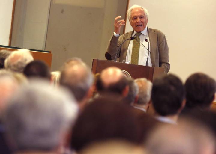 Álvarez Junco desmonta los mitos del nacionalismo Álvarez Junco desmonta los mitos del nacionalismo