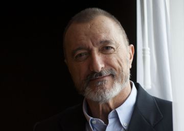 Pérez-Reverte y Élmer Mendoza dialogan sobre ficción y crónica negra