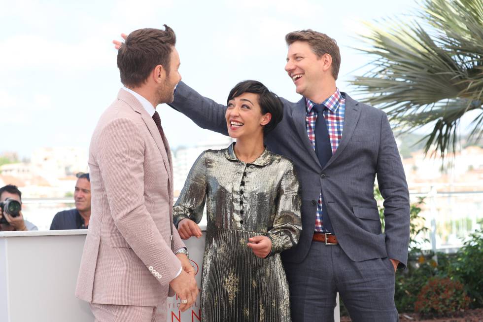 Los actores Joel Edgerton y Ruth Negga con el director Jeff Nichols (derecha), en Cannes.