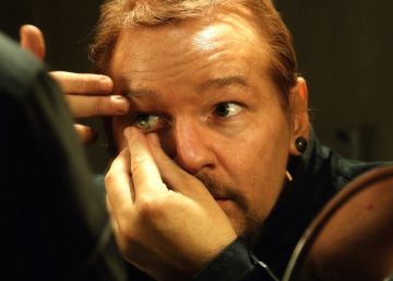 A la sombra de Julian Assange A la sombra de Julian Assange