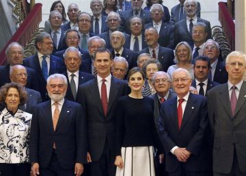 Los reyes presiden su primer pleno en la RAE