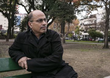 La vida de Ricardo Piglia contada en ‘327 cuadernos’