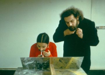 Al arte de Carl Andre le persigue el fantasma de su mujer muerta Al arte de Carl Andre le persigue el fantasma de su mujer muerta