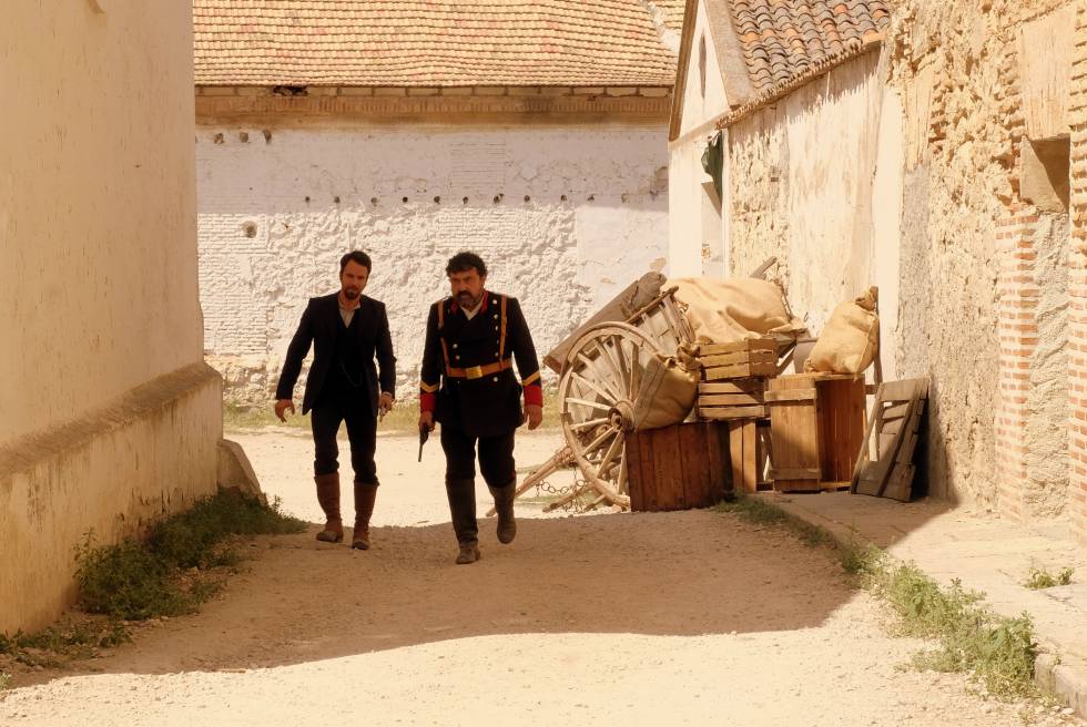 Carles Francino y Paco Tous, en el rodaje de 'Víctor Ros'.